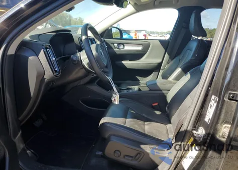 2020 Volvo Xc40 T4 Momentum z USA, uszkodzony, nr VIN YV4AC2HK0L2331213